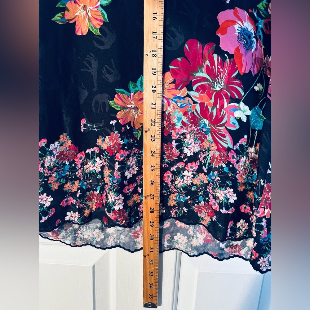 JOHNNY WAS XS Oasis Tandis Black Floral Giraffe Tunic Blouse Scalloped Hem Cuff - Picture 12 of 14